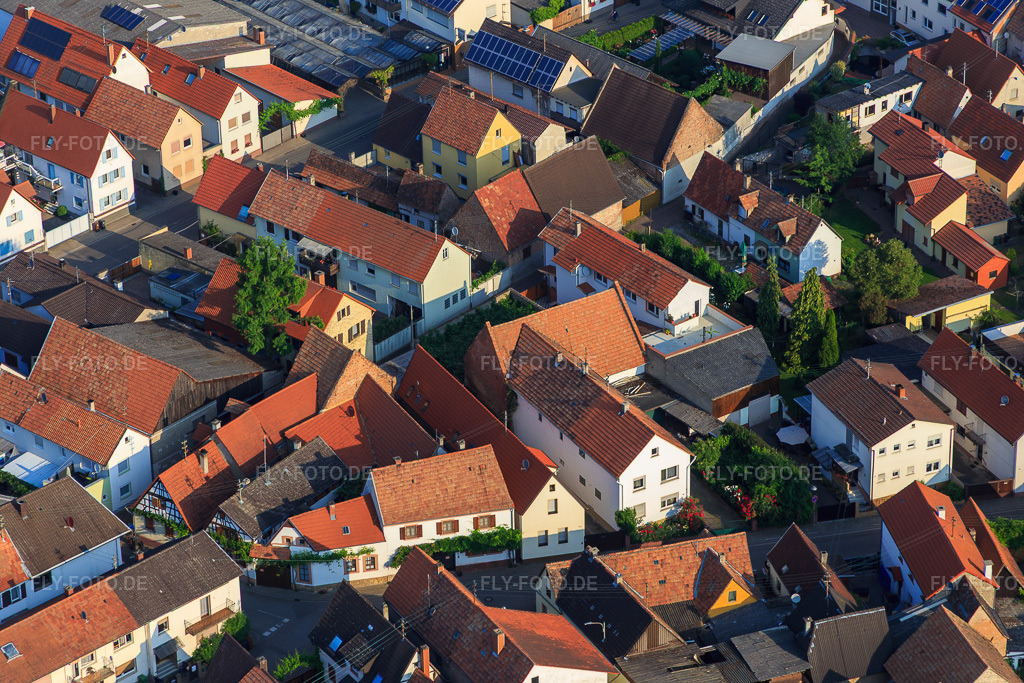 Luftbild: Mittelgasse in Zeiskam im Bundesland Rheinland-Pfalz in Deutschland. Foto: IMG_080651.jpg vom 12.06.2015 durch Werner Riehm/FLY-FOTO.de