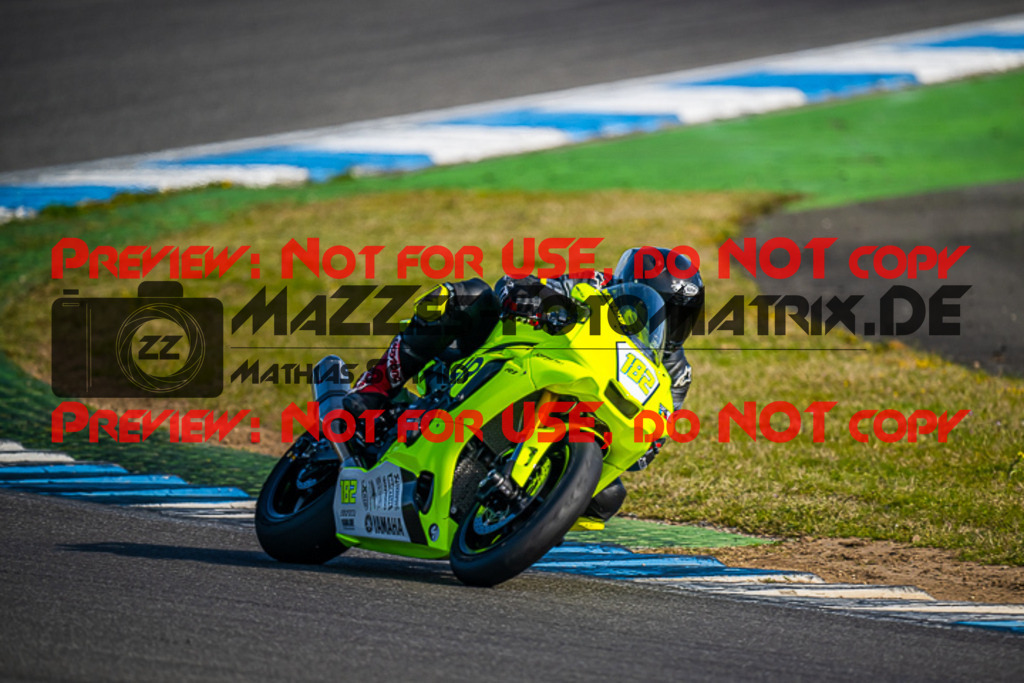 MaZZes_FotoMatrix_230410_2756 | WEISS