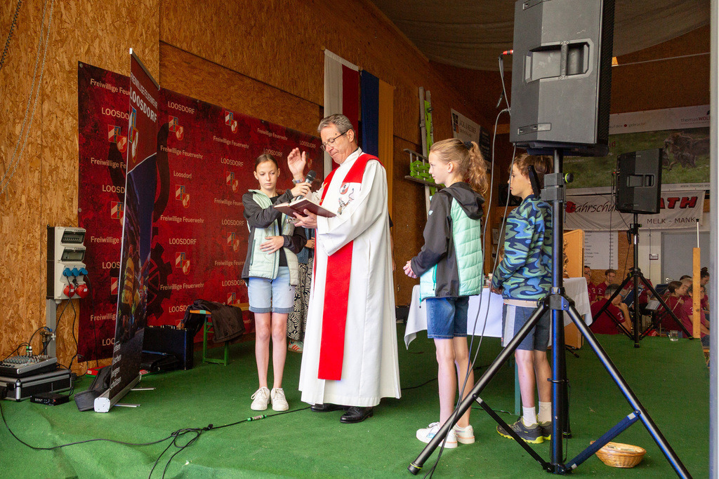 31_Fahrzeugsegnung_031 | Fotodoku der Festmesse im FF-Haus Loosdorf anlässlich der Fahrzeugweihe und in Dienststellung der neuen Einsatzfahrzeuge der FF-Loosdorf.