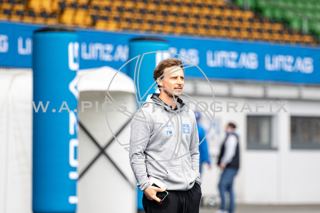 Blau Weiss Linz vs Austria Klagenfurt | LINZ, AUSTRIA,HPYBET 2. Liga, Runde 21 Blau Weiss Linz vs Austria Klagenfurt, Image shows Direktor sportivo Konstantin Wawra (BW Linz).
Photo: SMP/Andreas Willdoner