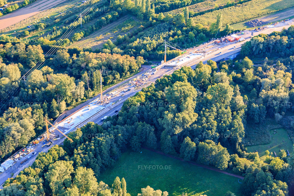 Luftbild: Dauerbaustelle zum vierpsurigen Ausbau der B10 im Ortsteil Godramstein in Landau im Bundesland Rheinland-Pfalz in Deutschland. Foto: IMG_149523.jpg vom 31.08.2025 durch Werner Riehm/FLY-FOTO.de