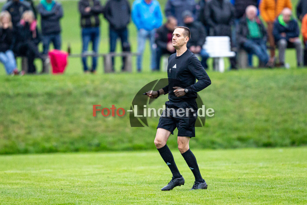 SG Wielenbach/Pähl gegen SV Haunshofen | Fußball Kreisklasse Herren Oberbayern Zugspitze Gruppe 3, SG Wielenbach/Pähl gegen SV Haunshofen, 20241103,Schiedsrichter,2024-11-03 in Pähl (Sportplatz Pähl), Copyright: WolfgangxLindner www.foto-lindner.de