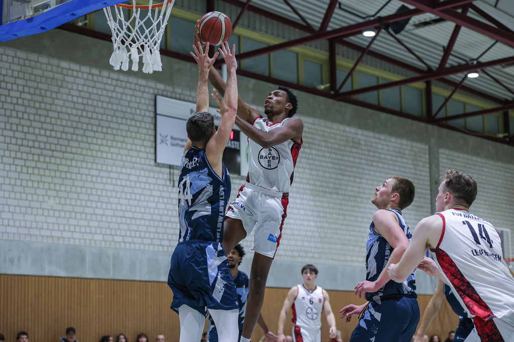 1.Regio BAYER GIANTS vs LippeBaskets Werne-48 | Fotos von Basketballspielen aus dem Raum NRW fotografiert von Gero Mueller-Laschet und Daniel Schaefer - Realisiert mit Pictrs.com
