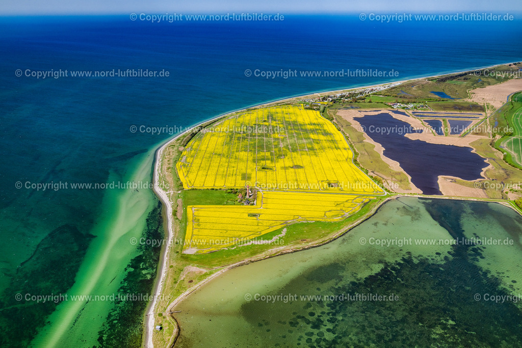 Fehmarn_Püttsee_Leuchtturm_Fluegge_ELS_5765010524 | FEHMARN 01.05.2024 Der Flügger Leuchtturm liegt im Südwesten der Insel Fehmarn. Er ist zur Besichtigung freigegeben und seit 1916 in Betrieb. // The Lighthouse of Fluegge is located in the southwest of the island of Fehmarn. It is open to visitors and in use since 1916. Foto: Martin Elsen