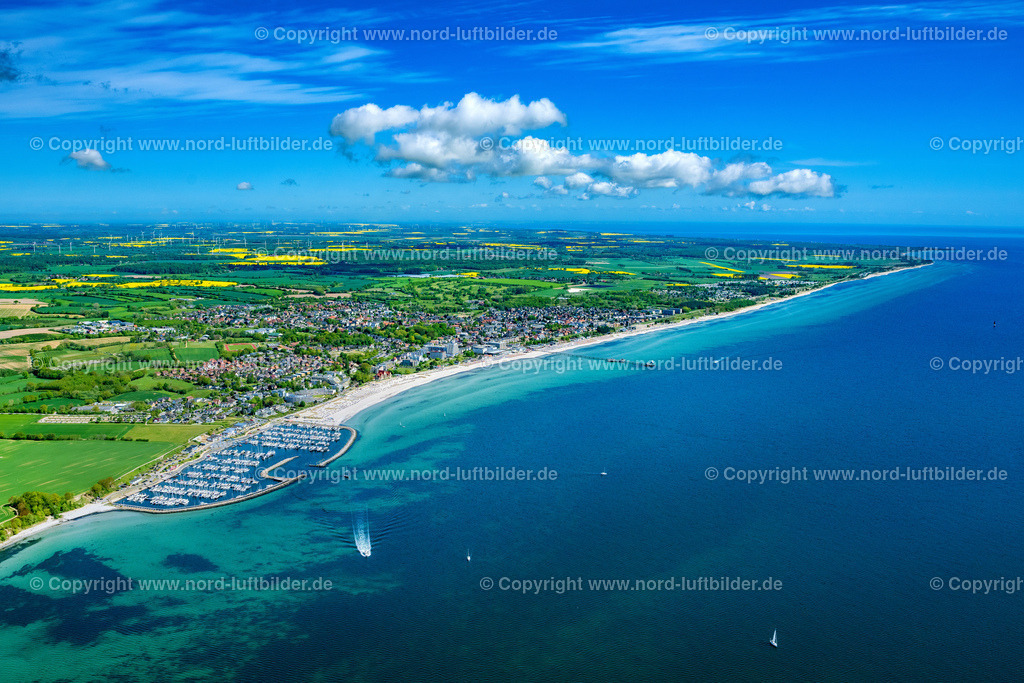 Grömitz_ELS_4311150522 | GRöMITZ 15.05.2022 Ortsansicht an der Meeres-Küste der Ostsee in Grömitz im Bundesland Schleswig-Holstein. // Townscape on the seacoast of Baltic Sea in Groemitz in the state Schleswig-Holstein. Foto: Martin Elsen