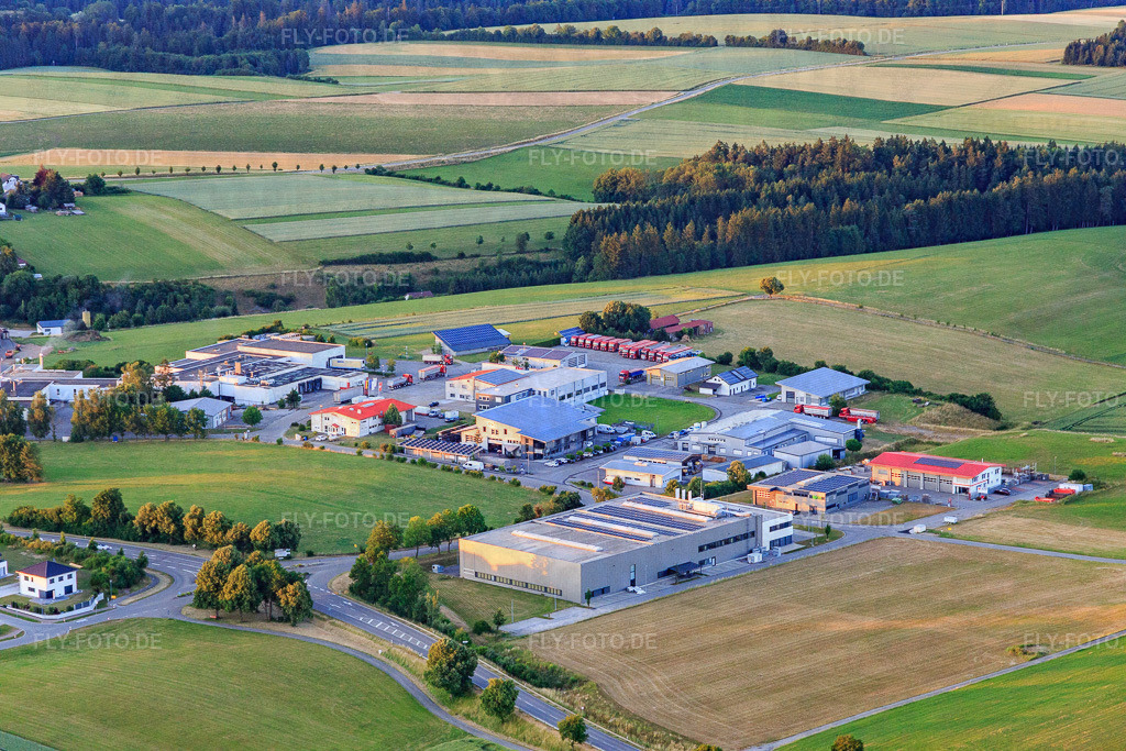 Gewerbegebiet Pfarrbrühl/Riedstraße mit B.A.H. Industrial Solutions GmbH, Bösinger Fleischwaren GmbH  und LTT. GmbH & Co. KG Laserbearbeitung http://www.bah-industrial.de/ https://www.boesinger.de/ https://www.ltt-laserbearbeitung.de/willkommen | Luftbild: Gewerbegebiet Pfarrbrühl/Riedstraße mit B.A.H. Industrial Solutions GmbH, Bösinger Fleischwaren GmbH  und LTT. GmbH & Co. KG Laserbearbeitung http://www.bah-industrial.de/ https://www.boesinger.de/ https://www.ltt-laserbearbeitung.de/willkommen in Bösingen im Bundesland Baden-Württemberg in Deutschland. Foto: IMG_148804.jpg vom 27.06.2025 durch Werner Riehm/FLY-FOTO.de - Realisiert mit Pictrs.com