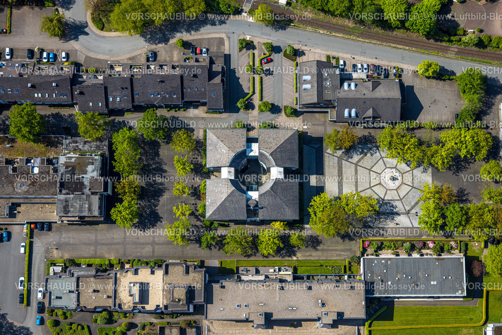 Olsberg240503154 | Luftbild, Rathaus und Bigger Platz, Bigge, Olsberg, Sauerland, Nordrhein-Westfalen, Deutschland