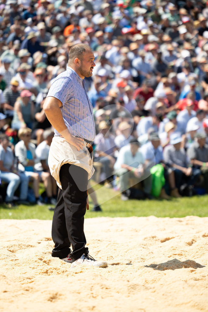 Rigi2025_2192 | Die Schwinger des Schwyzer Kantonalen Schwingerverbandes: Fotos, die Dynamik und Leidenschaft festhalten, sowie emotionale Momente aus dem traditionellen Schwingsport zeigen. - Realisiert mit Pictrs.com