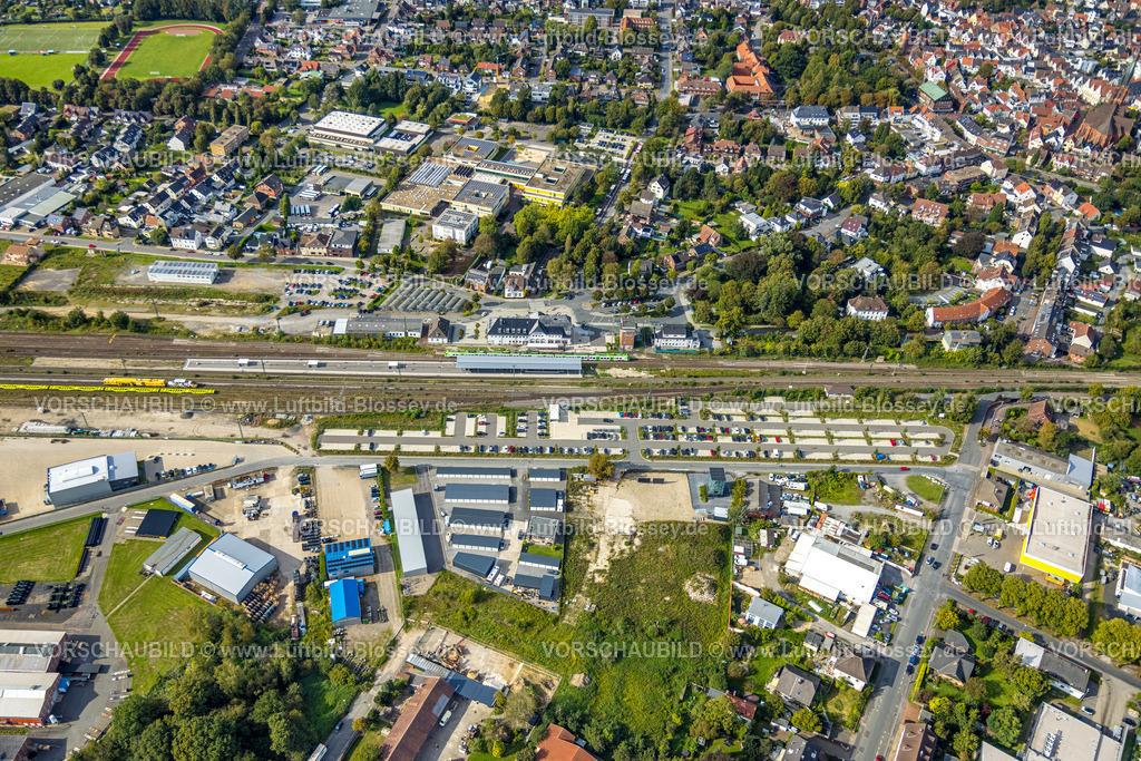 Haltern230905791 | Luftbild, Bahnhof Haltern am See, Renate Dickerhoff Intransver Lkw-Spedition, Schulzentrum mit Joseph-König-Gymnasium und Alexander-Lebenstein-Realschule, Haltern-Stadt, Haltern am See, Ruhrgebiet Münsterland, Nordrhein-Westfalen, Deutschland