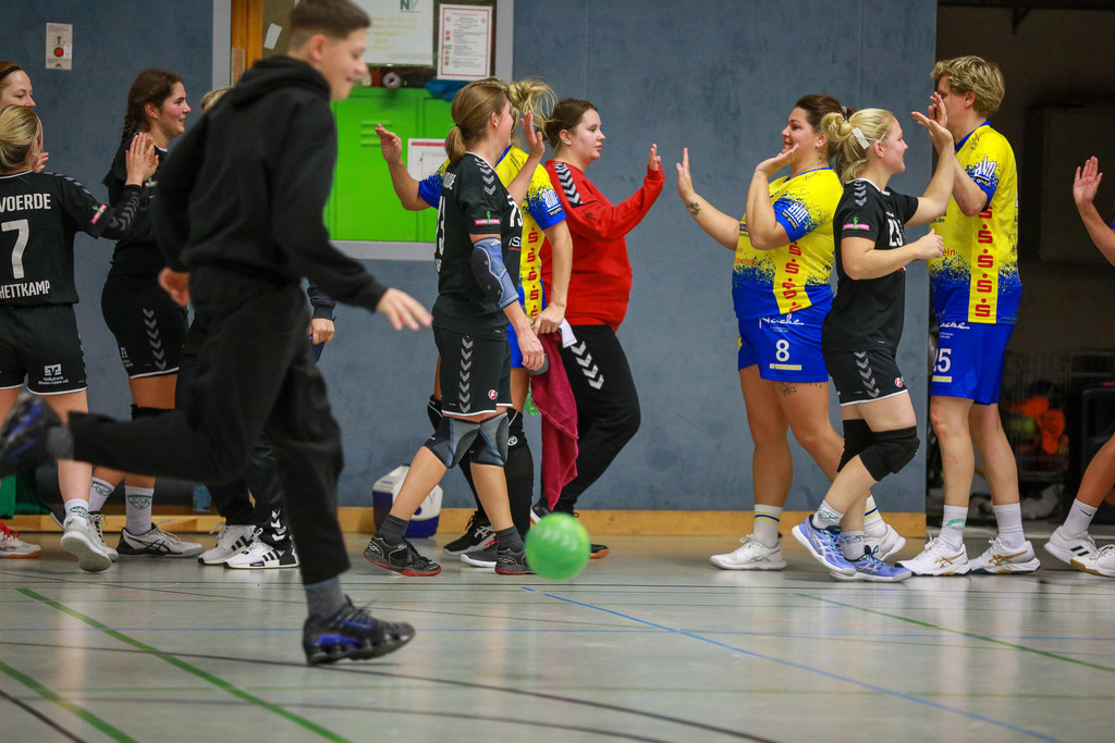 SVN_TvVoerde_021124_139 | Bildergalerie von Sport-Ereignissen aber auch von weiteren spannenden Dingen - nicht nur vom Niederrhein. In Anlehnung an den bekannten Spruch von Hanns Dieter Hüsch heißt das Motto: "Niederrhein ist überall".  - Realisiert mit Pictrs.com