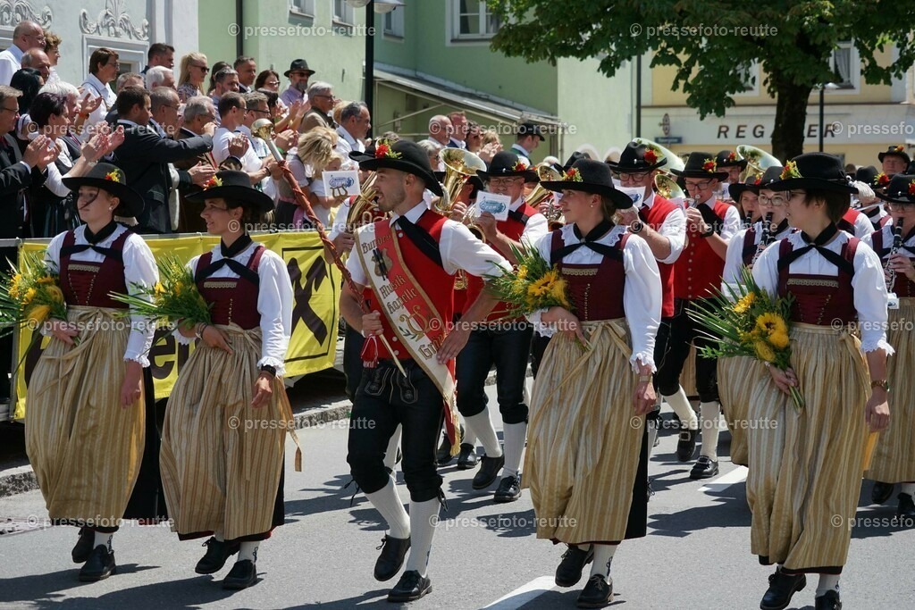 30-GRAEN1-Bundesmusikfest-2023-Juni16-Reutte-DSC06770 | Info aus dem Bezirk Reutte/Ausserfern Tirol sowie eine umfangreiche Bilddatenbank über die gesamte Region: Lechtal, Talkessel Reutte, Tannheimertal, Zwischentoren. Lech, Plansee, Zugspitze, Grenztunnel, B179, Fernpassstraße, Verkehr, Lawinen, Tradition, - Realisiert mit Pictrs.com