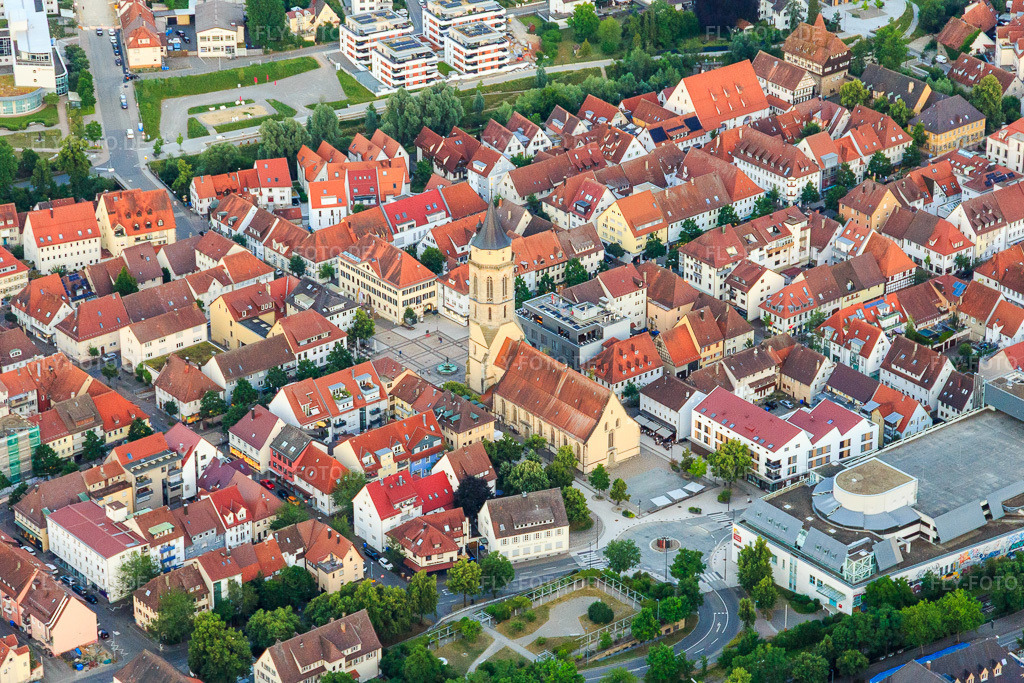 Luftbild: Stadtzentrum mit Stadtkirche am Marktplatz in Balingen im Bundesland Baden-Württemberg in Deutschland. Foto: IMG_148659.jpg vom 25.06.2025 durch Werner Riehm/FLY-FOTO.deEvangelische Stadtkirchengemeinde Balingen