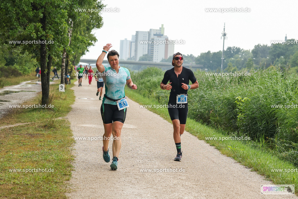 LUR_1589 | 34. M-net Erlanger Triathlon 2025 #erlangertriathlon  #mnettriathlon2025 #mnettriathlon #team #olympischedistanz #mitteldistanz #triathlon #maindonaukanal  #erlangertriathlon2025 #yourpictrs #tv1848 #tv1848erlangen  #triathlonbayern #sportinerlangen #demsportverbunden #sportshot_your_pictrs Copyright: www.sportshot.de