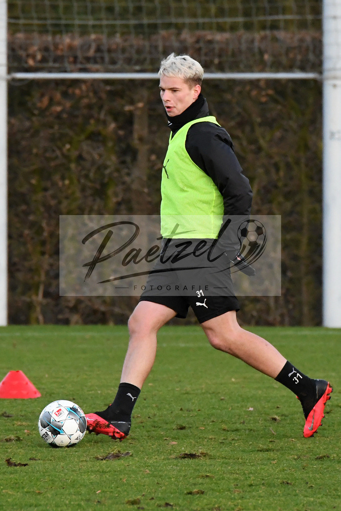 20200121_TRAOSN_0057 | Fußball, Herren: Niklas Schmidt (VfL Osnabrück) in Aktion, am Ball, Einzelaktion beim Training des VfL Osnabrück am 21.01.2020 im Sportpark Illoshöhe in Osnabrück, Deutschland.(Foto von Nico Paetzel) - Realisiert mit Pictrs.com
