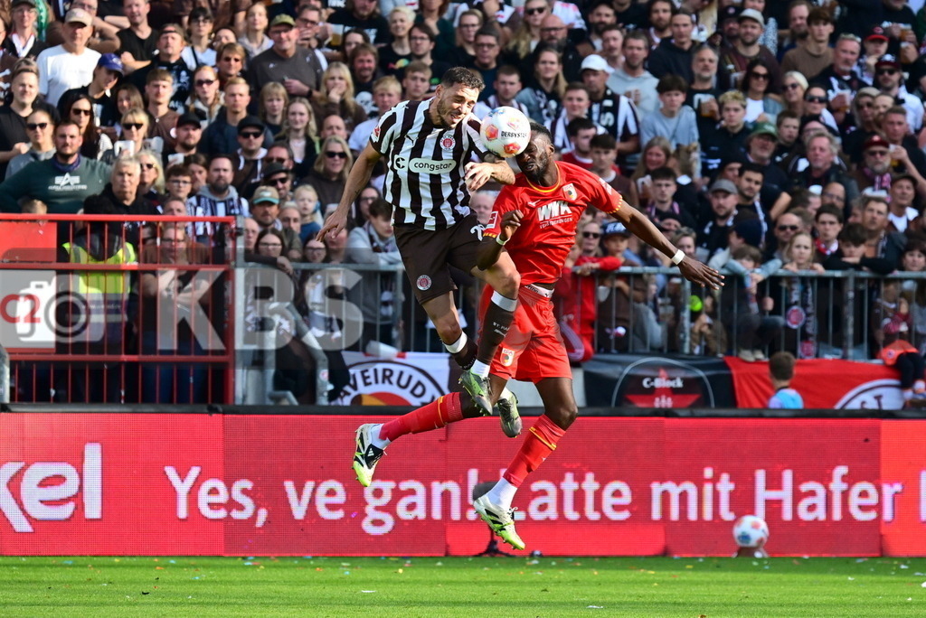 KBS Picture_FCStPauli-FCAugsburg_017 | v.l. Pereira Lage Mathias (St.Pauli) , Matsima Chrislain (FC Augsburg) ,Sportplatz :  Millerntor Stadion, - Realisiert mit Pictrs.com