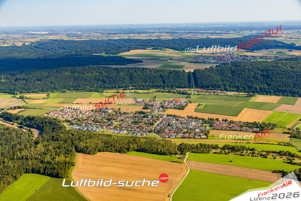 Klassische Luftaufnahme ohne Drohne zeigt:Landershofen bei Eichstätt - Die Luftbildaufnahme wurde 2025 vom UL-Flugzeug heraus erstellt ( keine Drohne ) - Hochauflösende Luftaufnahme -Nicht vergleichbar mit Google Maps oder Satelittenbilder- Die Geschenkidee !Mit Lizenz und Bildrechte bestellbar