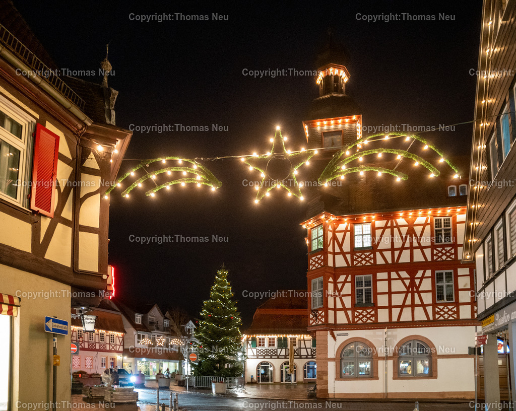 DSC_5778 | Lichterglanz und weihnachtliche Atmosphäre in der Innenstadt von Lorsch. In der Adventszeit verwandeln sich Straßen und Plätze der Bergstraße-Stadt in ein festlich leuchtendes Wintermotiv.