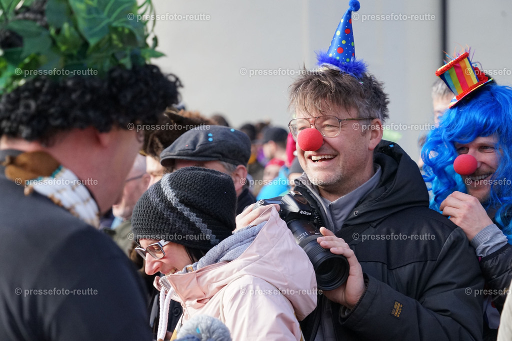 06-news-2023-Feb11-Fasching-Weissenbach-DSC01808 | Info aus dem Bezirk Reutte/Ausserfern Tirol sowie eine umfangreiche Bilddatenbank über die gesamte Region: Lechtal, Talkessel Reutte, Tannheimertal, Zwischentoren. Lech, Plansee, Zugspitze, Grenztunnel, B179, Fernpassstraße, Verkehr, Lawinen, Tradition, - Realisiert mit Pictrs.com