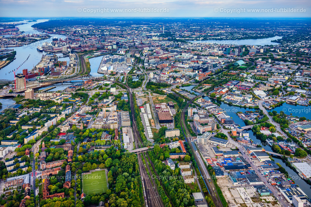 Hamburg_Rothenburgsort_ELS_6593200925 | HAMBURG 20.09.2025 Entwicklungsgebiet "Neuer Huckepackbahnhof der Industriebrache an der Billstraße im Stadtteil Rothenburgsort in Hamburg. // Development area "New piggyback station on the industrial wasteland at Billstrasse in the Rothenburgsort district of Hamburg. Foto: Martin Elsen