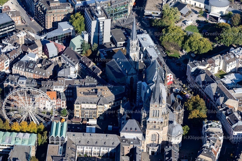 Lufbilder Aachen-6032 | Kirchengebäude des Domes " Aachener Dom " in der Altstadt im Ortsteil Mitte in Aachen im Bundesland Nordrhein-Westfalen, Deutschland. - Realisiert mit Pictrs.com
