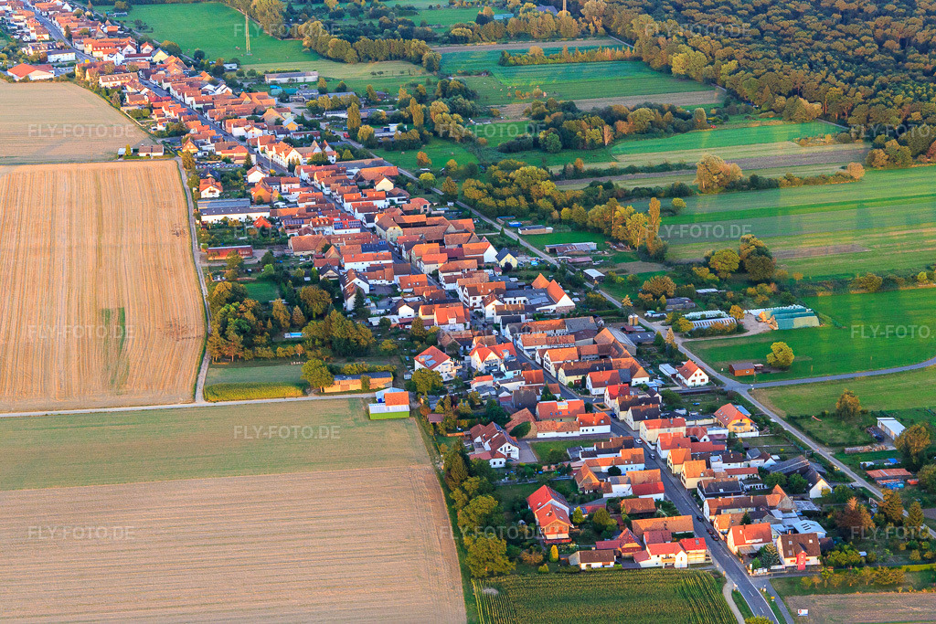 Luftbild: Saarstr von Westen in Kandel im Bundesland Rheinland-Pfalz in Deutschland. Foto: IMG_094506.jpg vom 01.09.2016 durch Werner Riehm/FLY-FOTO.de