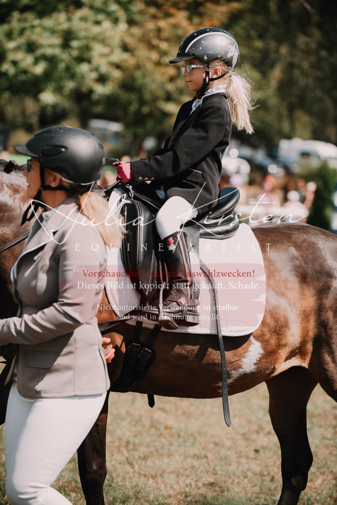 DSC_6034 | Pferde- und Turnierfotografie in Westsachsen. Pferdeportraits, Auftragszeichnungen und intuitive Kunst.