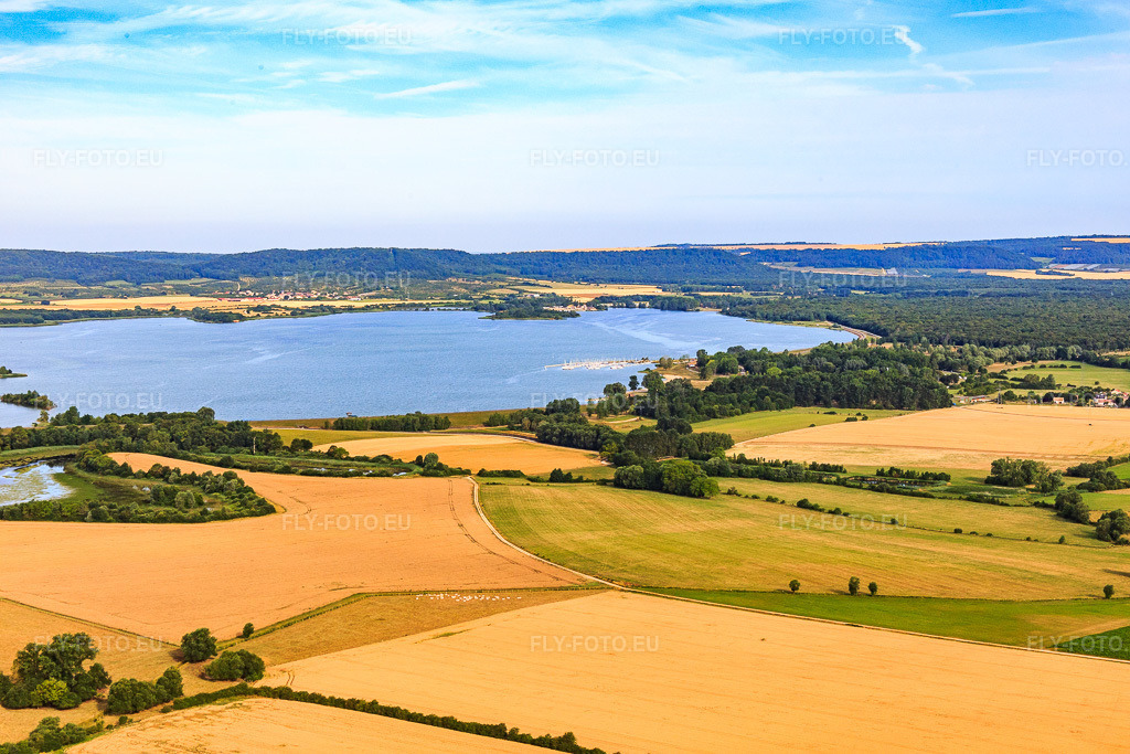 Vue aérienne: Lac de Madine vu de l'est à Pannes dans le département Meurthe et Moselle, France – .Photo: IMG_083295.jpg prise le 12/07/2015 par Werner Riehm/FLY-FOTO.eu – Résolution de l'original: 5472 x 3648 px