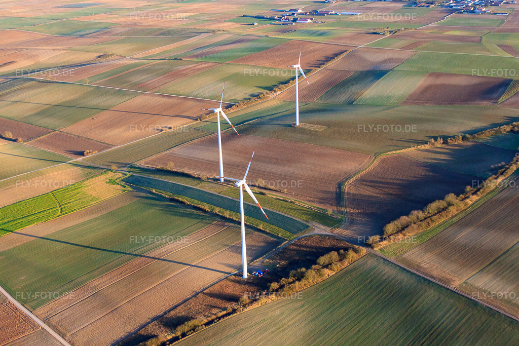 Luftbild: Windkraftanlagen in Offenbach an der Queich im Bundesland Rheinland-Pfalz in Deutschland. Foto: IMG_62246.jpg vom 23.02.2014 durch Werner Riehm/FLY-FOTO.de