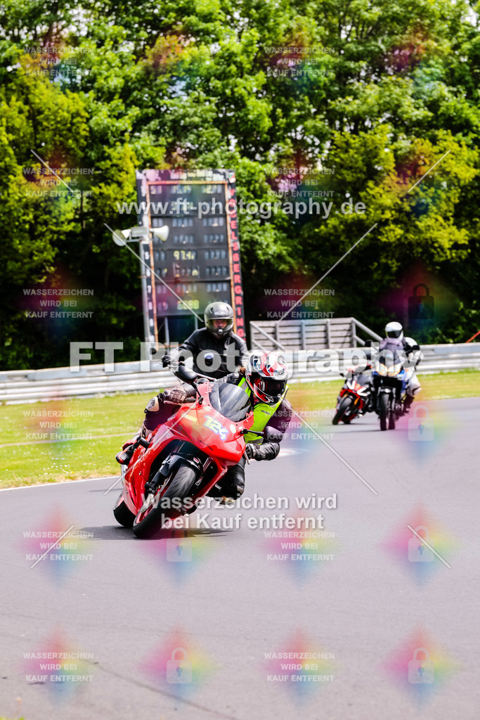 MotoTeamVBK-20687 | Hier findet Ihr Bilder von Touristenfahrten auf der Nürburgring Nordschleife oder von anderen Veranstaltungen die ich besucht habe. Viel Spass beim Durch Schauen 