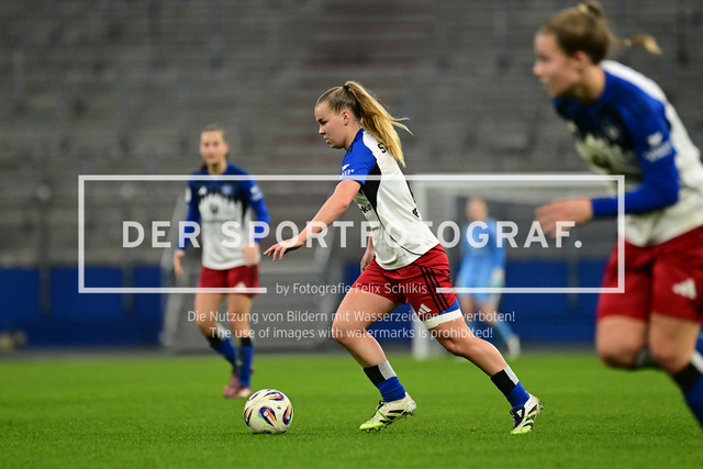 Fußball I Frauen I Saison 2025-2026 I Bundesliga I 10. Spieltag I Hamburger SV - 1. FC Nürnberg I 48376 | Svea Stoldt (8, Hamburger SV) - Realisiert mit Pictrs.com