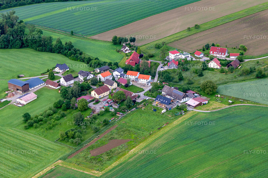 Luftbild: Nehmetsweiler im Ortsteil Nehmetsweiler in Horgenzell im Bundesland Baden-Württemberg in Deutschland. – Foto: IMG_131907.jpg vom 26.05.2022 durch Werner Riehm/FLY-FOTO.de – Auflösung des Originals: 5103 x 3402 px – Gemeinde Horgenzell