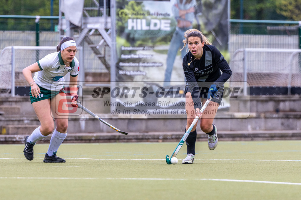 MJ_F_UHTC-Alster_21.04.2024-13 | Anne Schröder (Der Club an der Alster #19) & Kim Guyet (Uhlenhorst Mülheim #20), Uhlenhorst Mülheim - Der Club an der Alster am 21.4.2024 im Waldstadion, Mülheim a. d. Ruhr