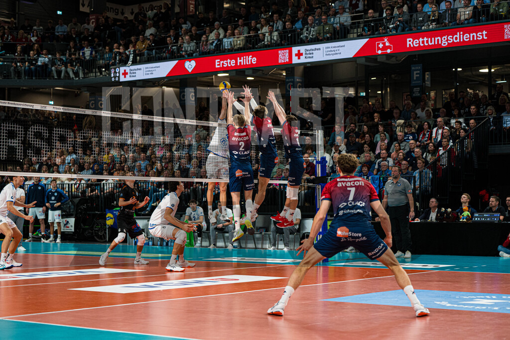 Volleyball I Herren I Saison 2025/2026 I Bundesliga I 5. Spieltag I SVG Lüneburg - VfB Friedrichshafen | CONTRAST ZERØ MEDIA - Realisiert mit Pictrs.com