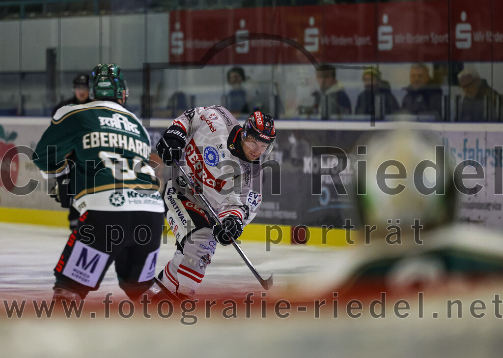 2025-12-14_036_TSV_Erding_gegen_ECDC_Memmingen_Indians | Erding, Deutschland, 14.12.2025:Eishockey, Oberliga Süd 2025 / 2026, 26. Spieltag, TSV Erding gegen ECDC Memmingen Indians, Endergebnis: 1:2Foto: Christian Riedel / fotografie-riedel.net