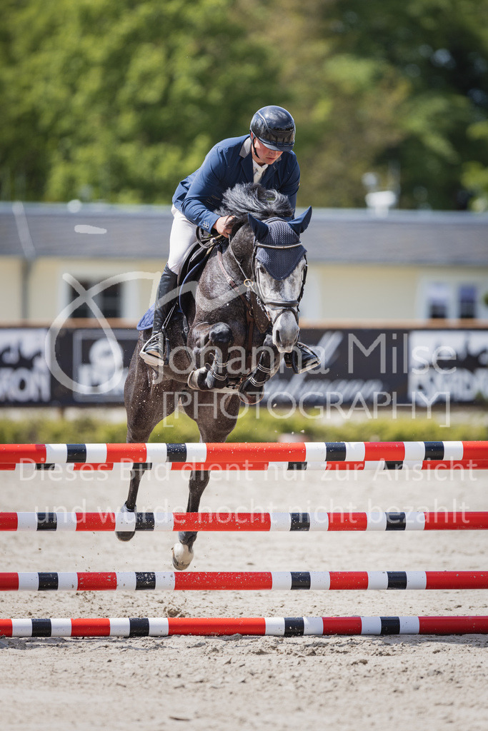 230518_MayDays_SprPf-A2-295 | Deine schönsten Turniermomente als professionelle Fotos! Entdecke hochwertige Pferdesport-Fotografie im Online-Shop. Jetzt Fotos finden & bestellen!