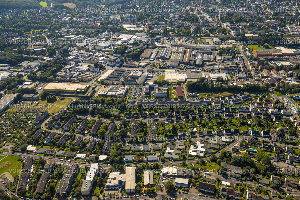Schwelm240813797 | Luftbild, Wohnsiedlung mit Kleingärten zwischen Friedrich-Ebert-Straße und Eugenstraße, unten Altenzentrum Marienstift Seniorenheim, oben das Gewerbegebiet Berliner Straße, Loh, Schwelm, Ruhrgebiet, Nordrhein-Westfalen, Deutschland