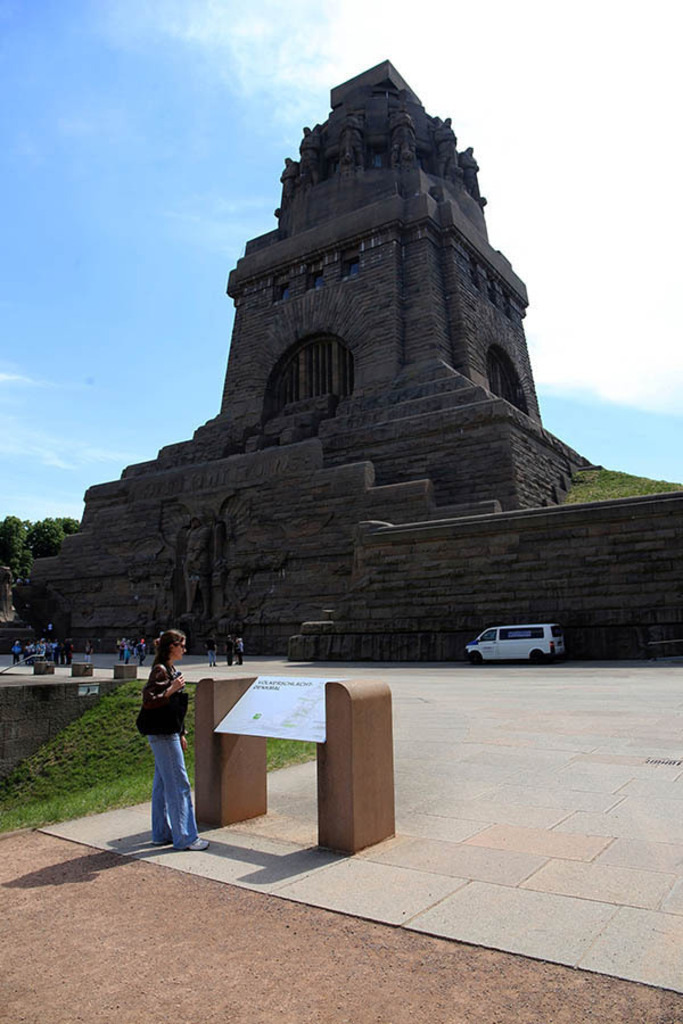 FORUM 1813 | Das Team hinter BILDLEXIKON LEIPZIG bündelt historische wie aktuelle Informationen über die Stadt Leipzig in Text und Bild auf einer Plattform und stellt diese der interessierten Öffentlichkeit zur Verfügung.
