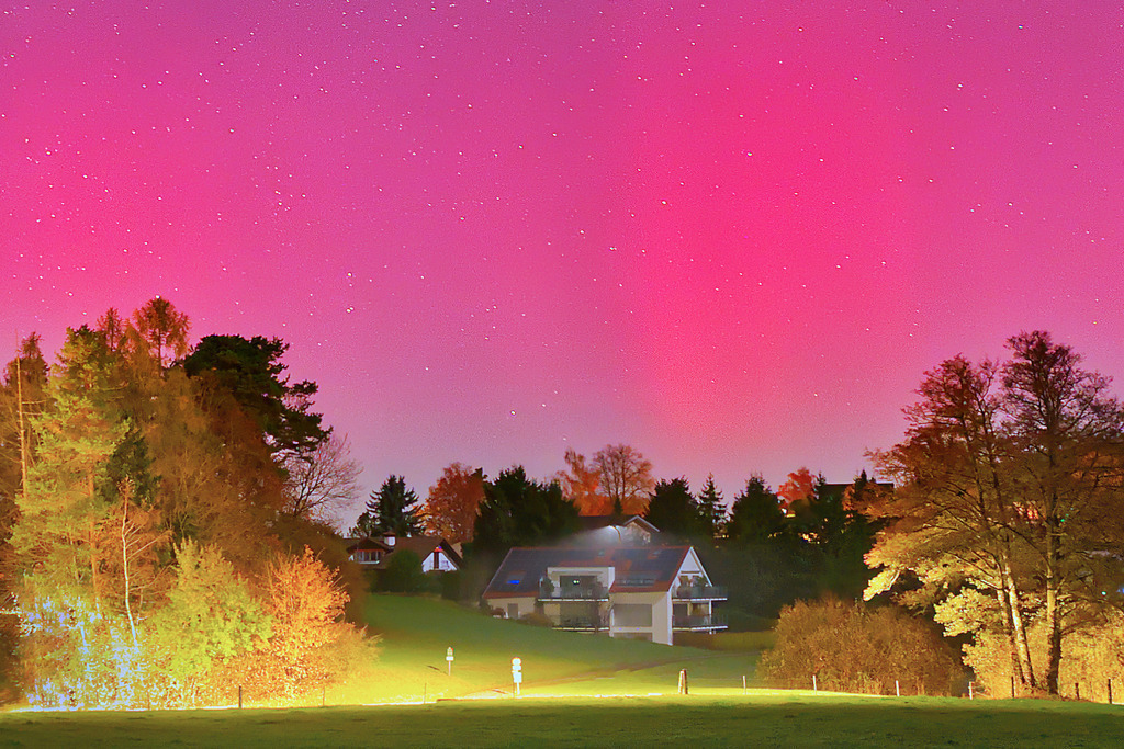 Polarlicht bei Bonstetten | In diesem Shop werden vorwiegend künstlerisch hochstehende Aufnahmen aus dem Bereich der Naturfotografie zum Verkauf angeboten. - In this store mainly artistic high quality shots from the field of nature photography are offered for sale. - Realisiert mit Pictrs.com