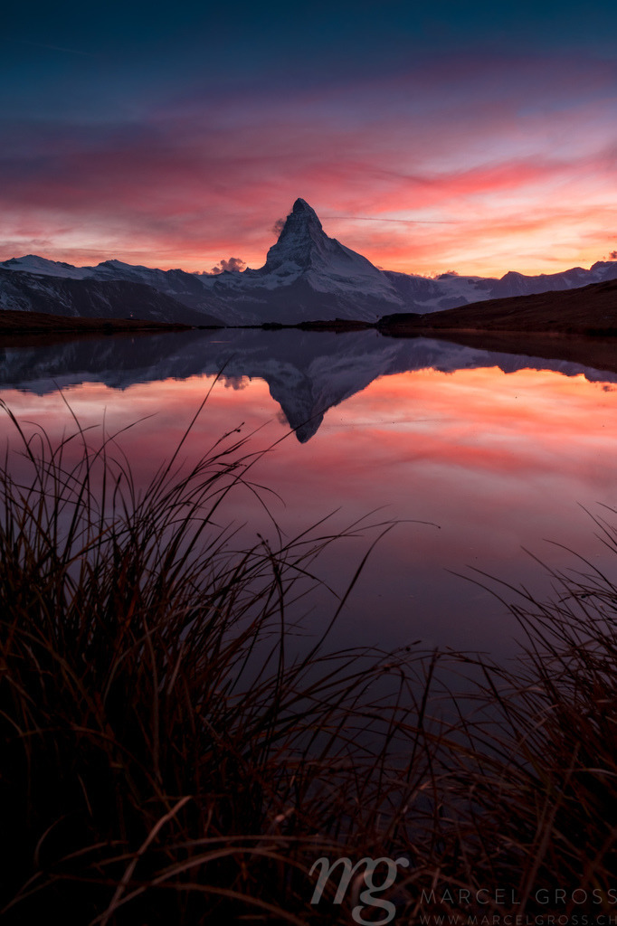 Sonnenuntergang über dem Matterhorn, Zermatt, Schweiz | Die ideale Geschenkidee für Naturliebhaber. Naturbilder von Marcel Gross Photography für ihr Zuhause in den verschiedensten Formaten und Materialien. - Realisiert mit Pictrs.com