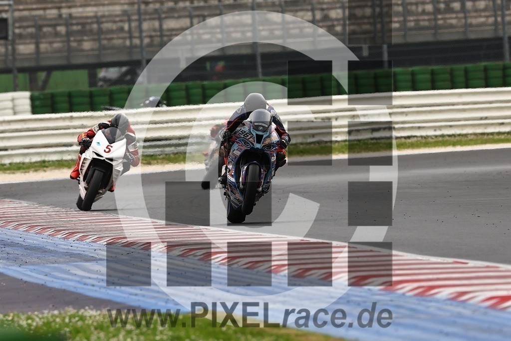 0005-20240329_02939 | Schöne Erinnerungen an spannende Momente - das festzuhalten ist unser Job. PIXELrace.de ist seit 2003 auf den Rennstrecken Europas unterwegs um die Action draußen beim Fahren und die wunderbare Stimmung imm Fahrerlager für euch einzufangen.