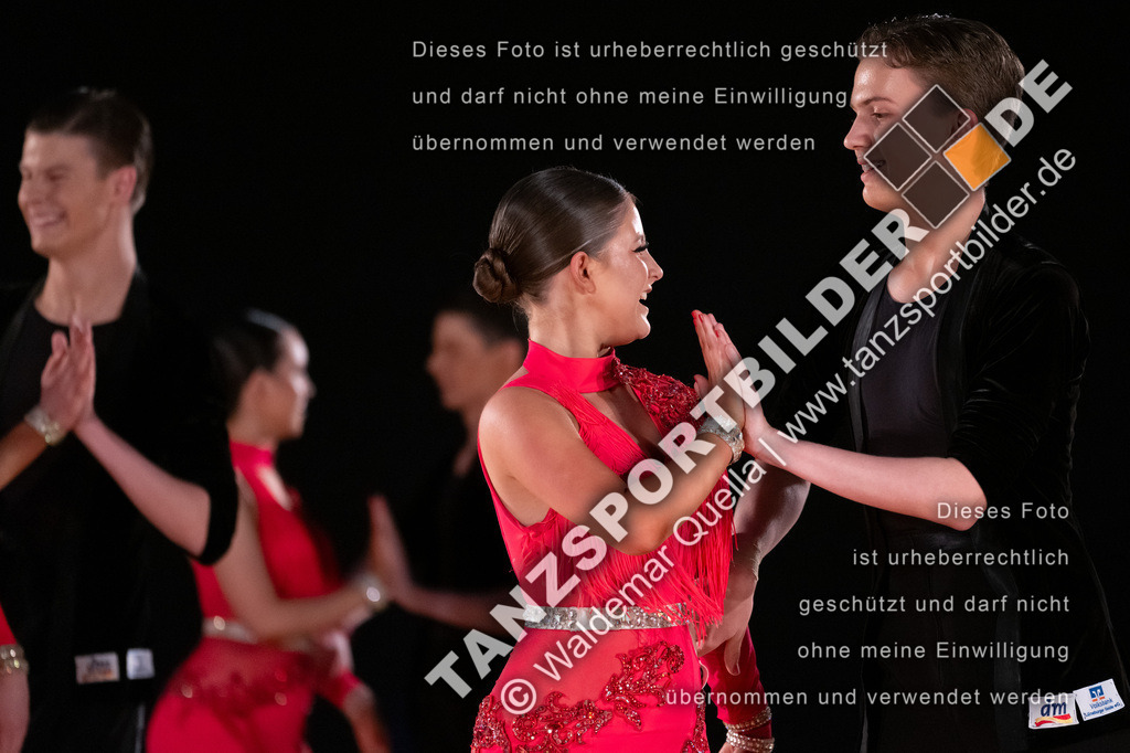 20250504-10338 | Hier finden Sie Tanz Bilder vom Latein und Standard Formationen tanzen. Sportbilder vom Tanzsport. Schöne Fotos und von Weltmeisterschaft, Europameisterschaft, Bundesliga, Regionalliga, Oberliga und Landesliga sowie von GOC Stuttgart, DanceComp, WM Bremen