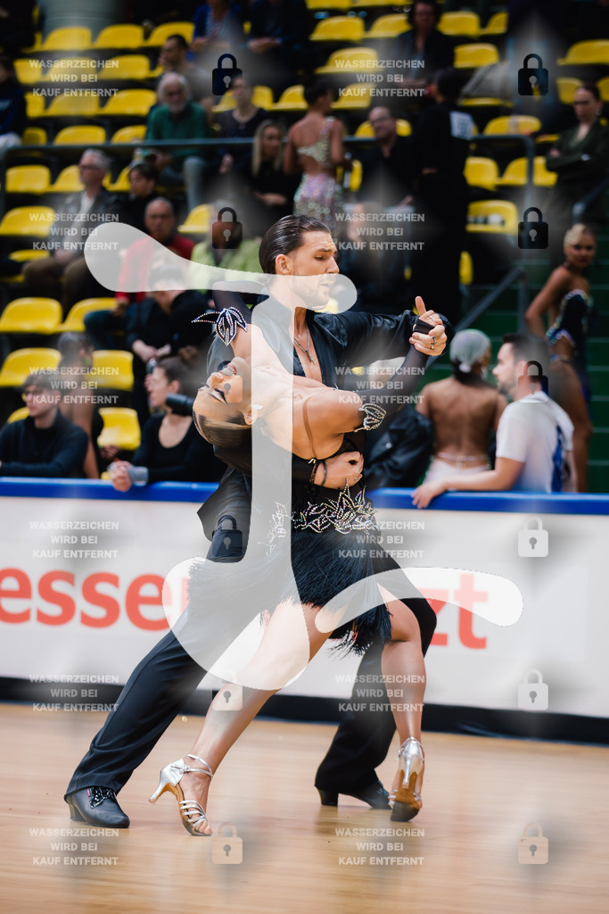 Hessen Tanzt WDSF International Open Latin 11th (43) Justin Lauer _ Rita Schumichin (TSC Saltatio Neustadt im TV 1860 Mußbach)-2025-05-18-3651 | Webshop for digital downloads and prints of dance sport, event & show photographer Julian Link - Realisiert mit Pictrs.com
