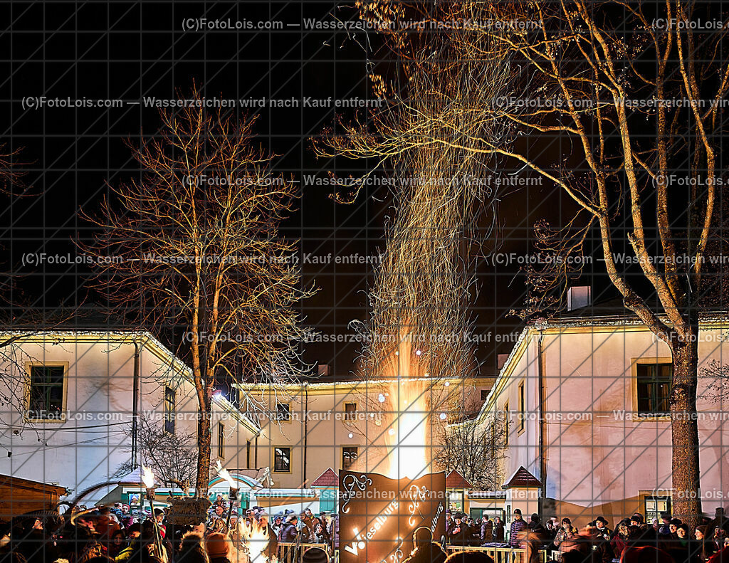 ALP9761_Wieselburger ADVENT_Wintersonnenwendfeuer | (C)FotoLois.com, Alois Spandl, Wieselburger Advent, Wintersonnenwendfeier mit Umzug durch die Stadt, Sonnenwendfeuer und Perchtenlauf mit Show im Schlosspark, Mitwirkung der Partnergemeinde EINBECK, Sa 17. Dezmber 2022.