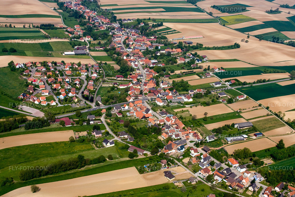 Aerial view: View of the town in Neewiller-près-Lauterbourg in the state Bas-Rhin, France.Photo: IMG_18133.jpg taken on 05/03/2009 by Werner Riehm/FLY-FOTO.comResolution of the original: 4272 x 2848 px