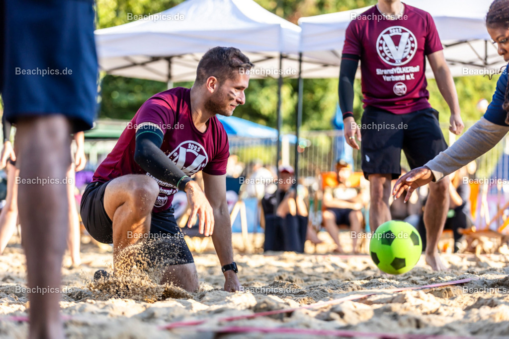 2025-200083011-Strandvölkerball-WM_1 |  23.08.2025; Berlin Foto: Gerold Rebsch - www.beachpics.de