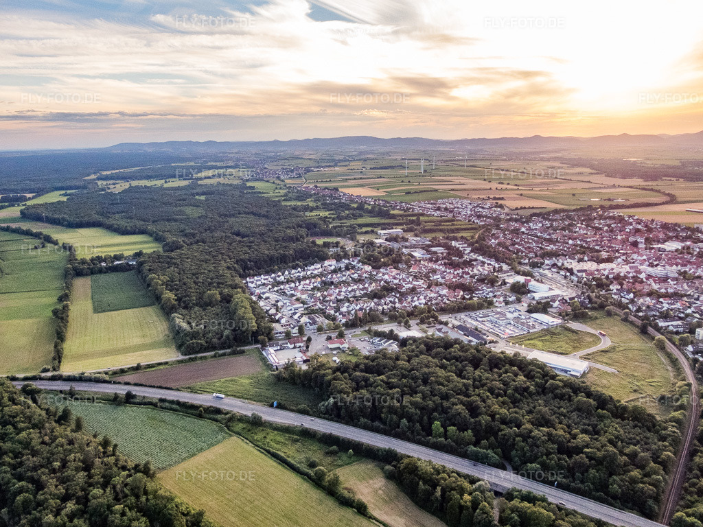 Luftbild: Siedlung Gartenstadt jenseits der A65 in Kandel im Bundesland Rheinland-Pfalz in Deutschland. Foto: P7130255.jpg vom 13.07.2017 durch Werner Riehm/FLY-FOTO.de
