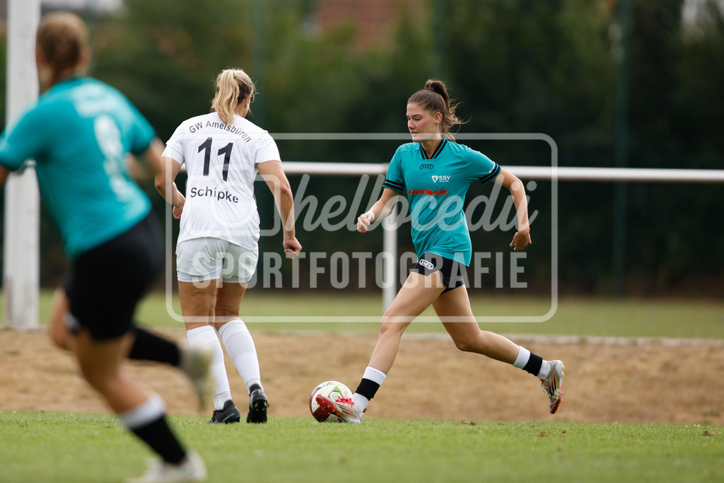 Fußball I Frauen I Westfalenpokal 26-27 I DJK GW Amelsbüren - SSV Rhade  I 18837 | Tessa Schipke (11, DJK GW Amelsbüren) und Demi Ehler (10, SSV Rhade) im Zweikampf - Realisiert mit Pictrs.com