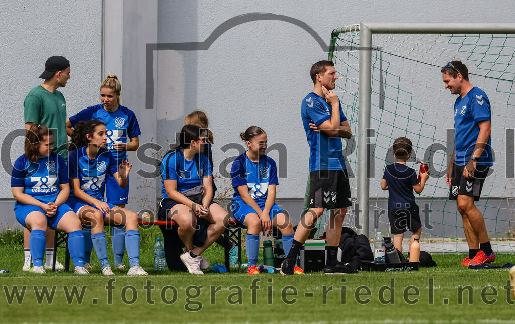 2023-09-03_105_Teamware_Cup_2023 | Oberding, Deutschland, 03.09.2023:
Fußball, TS Teamwear Cup 2023, Vorrunde, FC Schwaig gegen FC Langengeisling, Endergebnis: 

Foto: Christian Riedel / fotografie-riedel.net