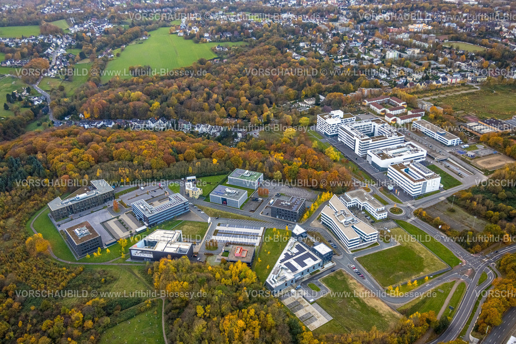 Bochum231102450 | Luftbild, Gebäude des Gesundheitscampus der RUB Ruhr Universität Bochum, Gebäude der Hochschule für Gesundheit und Wohnhäuser im Waldgebiet mit herbstlichen Laubbäumen, Querenburg, Bochum, Ruhrgebiet, Nordrhein-Westfalen, Deutschland