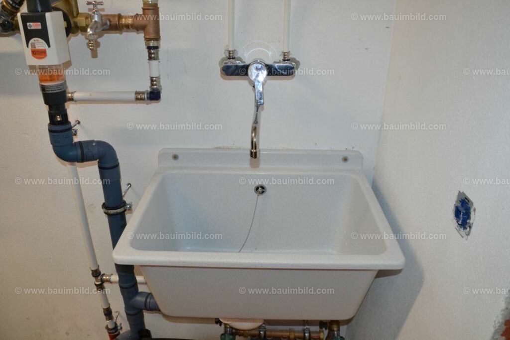 bib-lg15-sanitaer-0110 | Nach LV-Leistungsgruppen sortierte Detailfotos über den Bau eines Hauses. Alle Hausbau-Bilder direkt vom Urheber und Autor der Website Haus-Selber-Bauen.com